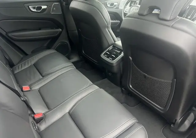 VOLVO XC 60 B5 B AWD Ultra Black Edition