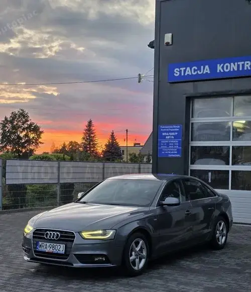 AUDI A4 