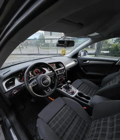 AUDI A4 