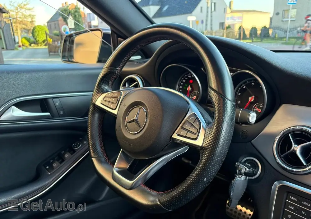 MERCEDES-BENZ CLA 200 7G-DCT AMG Line