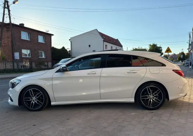 MERCEDES-BENZ CLA 200 7G-DCT AMG Line