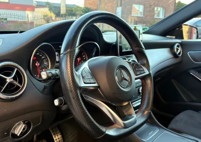 MERCEDES-BENZ CLA 200 7G-DCT AMG Line