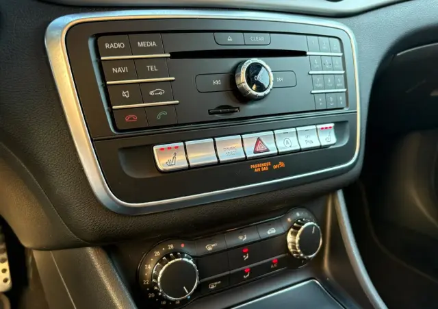 MERCEDES-BENZ CLA 200 7G-DCT AMG Line