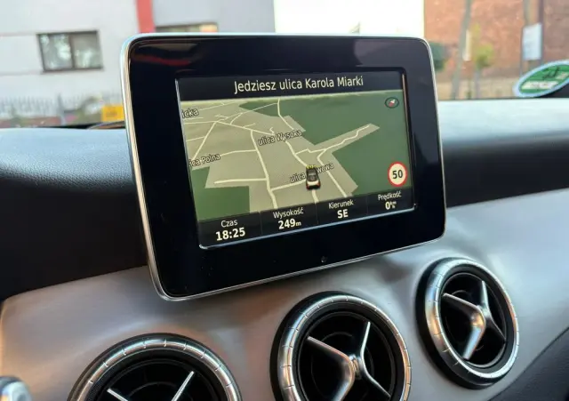 MERCEDES-BENZ CLA 200 7G-DCT AMG Line