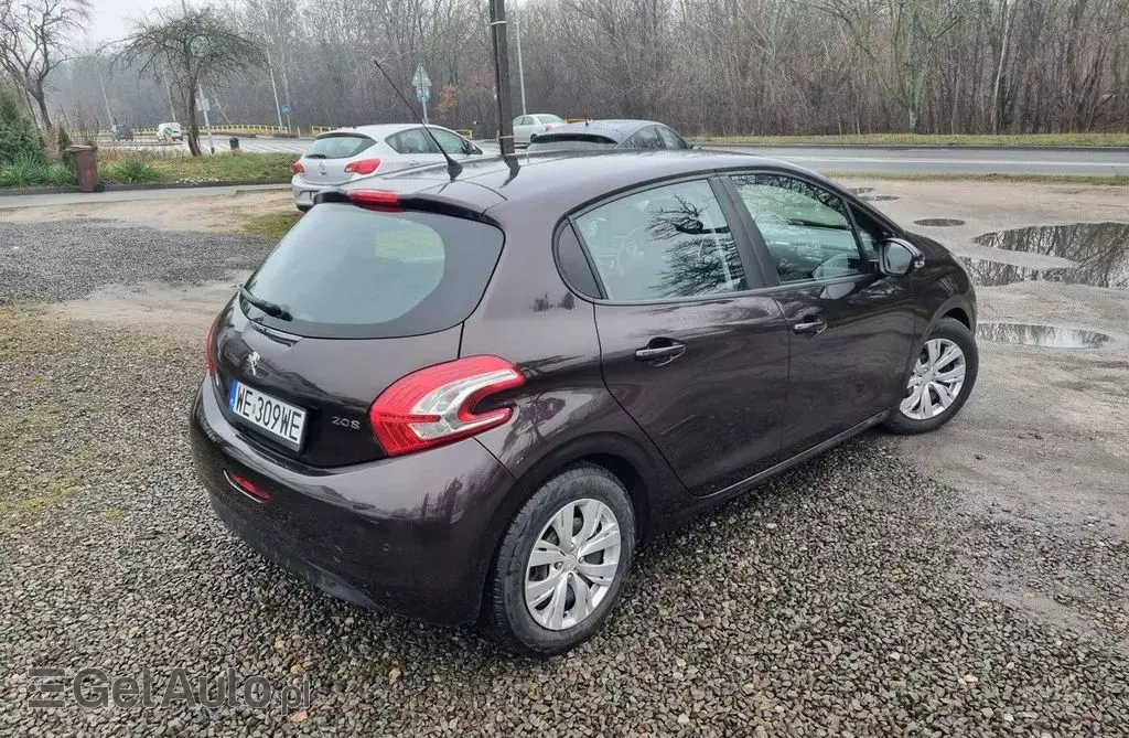PEUGEOT 208 