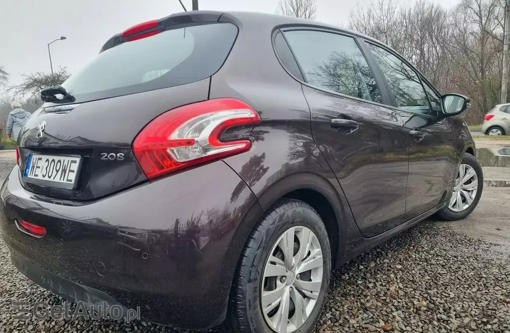 PEUGEOT 208 
