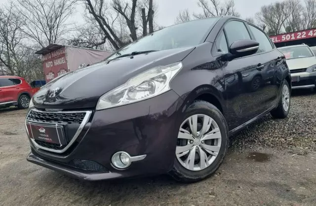 PEUGEOT 208 