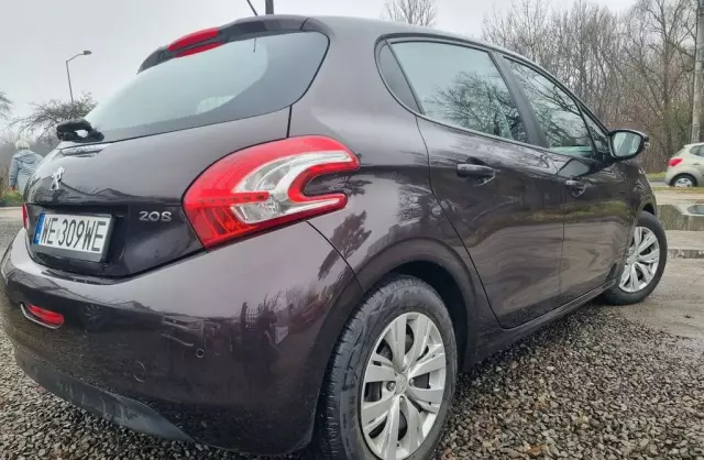PEUGEOT 208 
