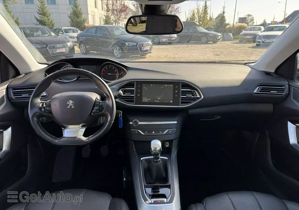 PEUGEOT 308 1.2 PureTech Business Line S&S