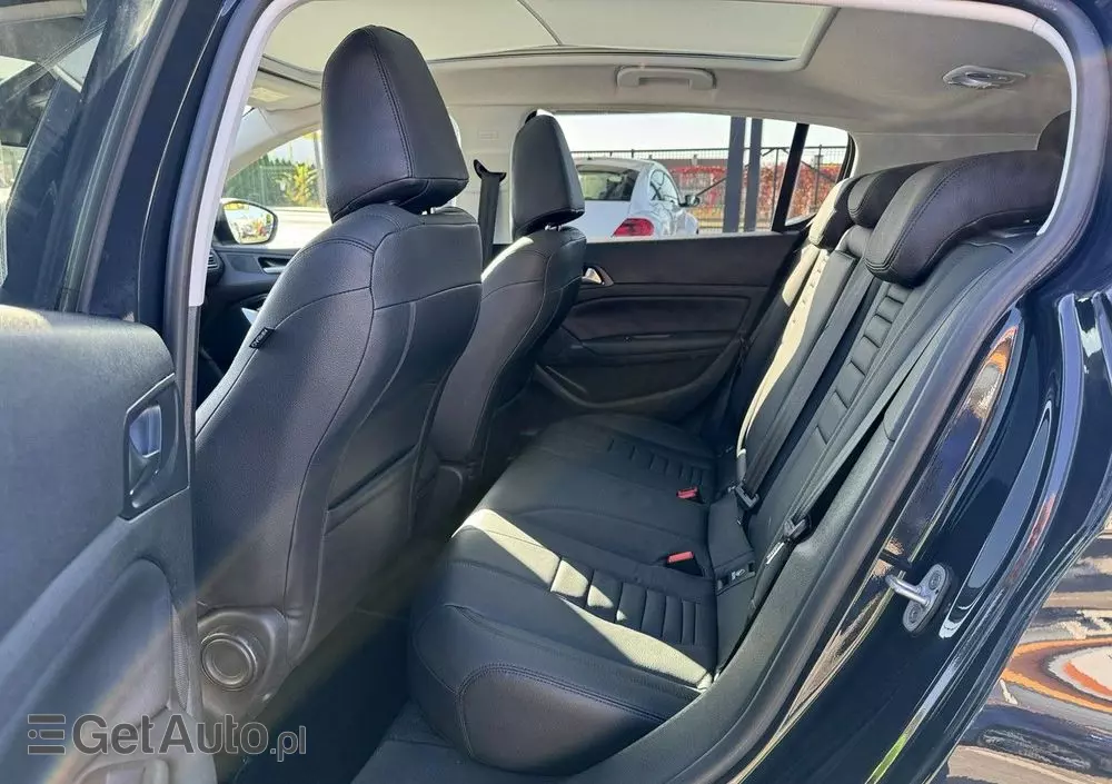 PEUGEOT 308 1.2 PureTech Business Line S&S