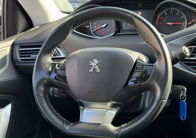PEUGEOT 308 1.2 PureTech Business Line S&S
