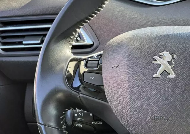 PEUGEOT 308 1.2 PureTech Business Line S&S