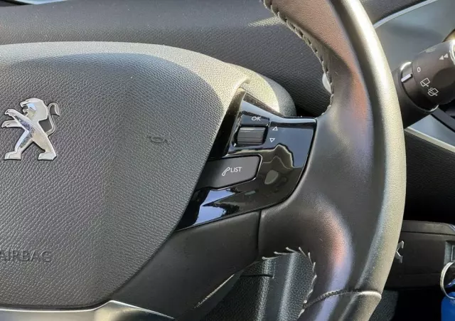 PEUGEOT 308 1.2 PureTech Business Line S&S