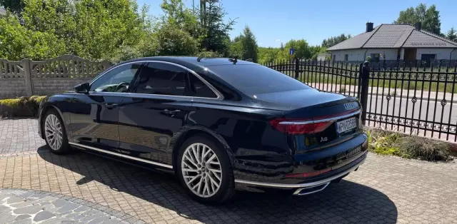 AUDI A8 