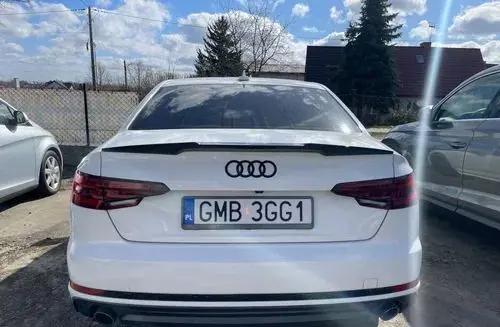 AUDI A4 