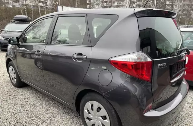 TOYOTA Verso-S 1.33 Dual VVT-i (98 KM)