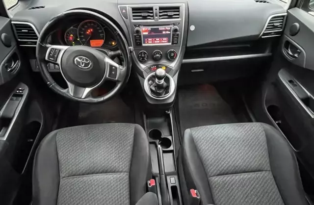 TOYOTA Verso-S 1.33 Dual VVT-i (98 KM)