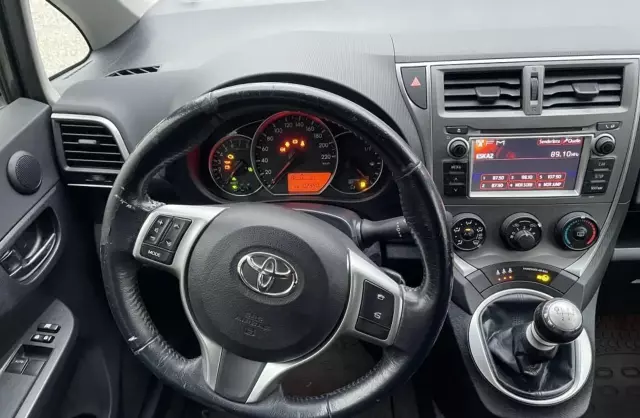 TOYOTA Verso-S 1.33 Dual VVT-i (98 KM)