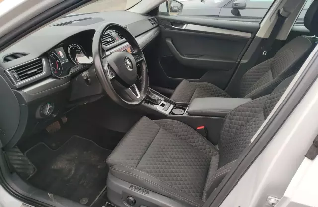 SKODA Superb 1.6 TDI (120 KM) DSG