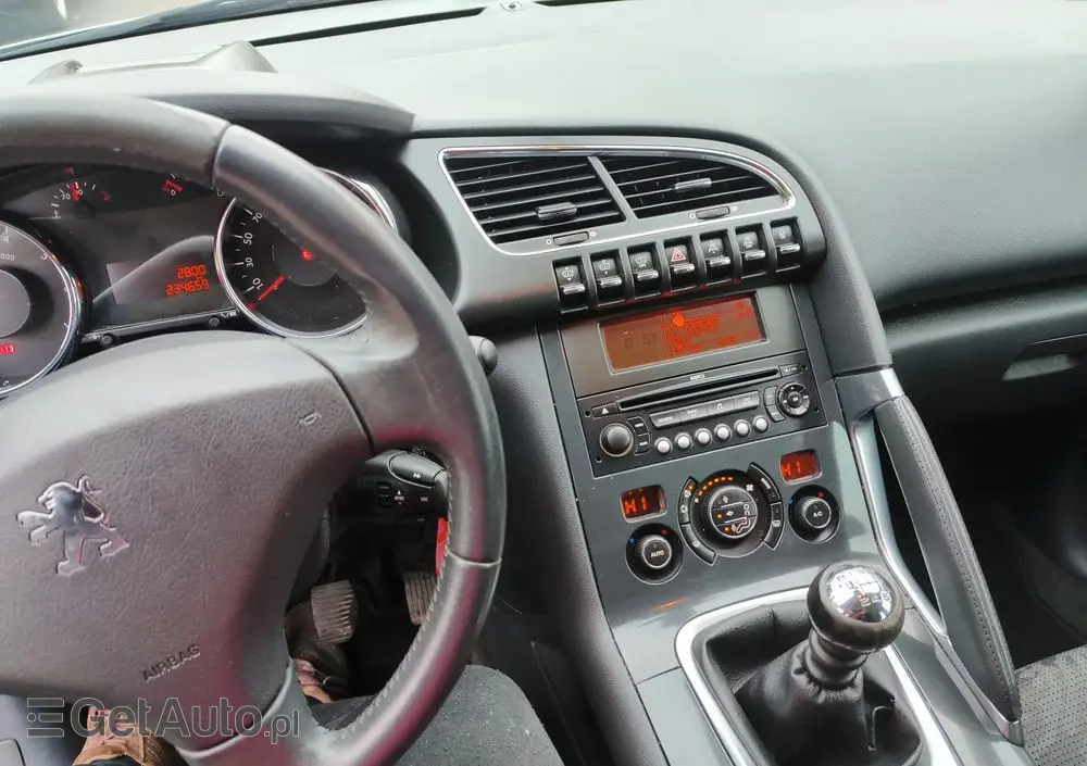 PEUGEOT 3008 1.6 Premium+