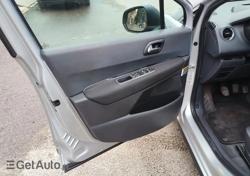 PEUGEOT 3008 1.6 Premium+