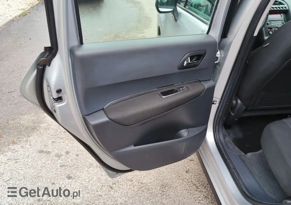 PEUGEOT 3008 1.6 Premium+