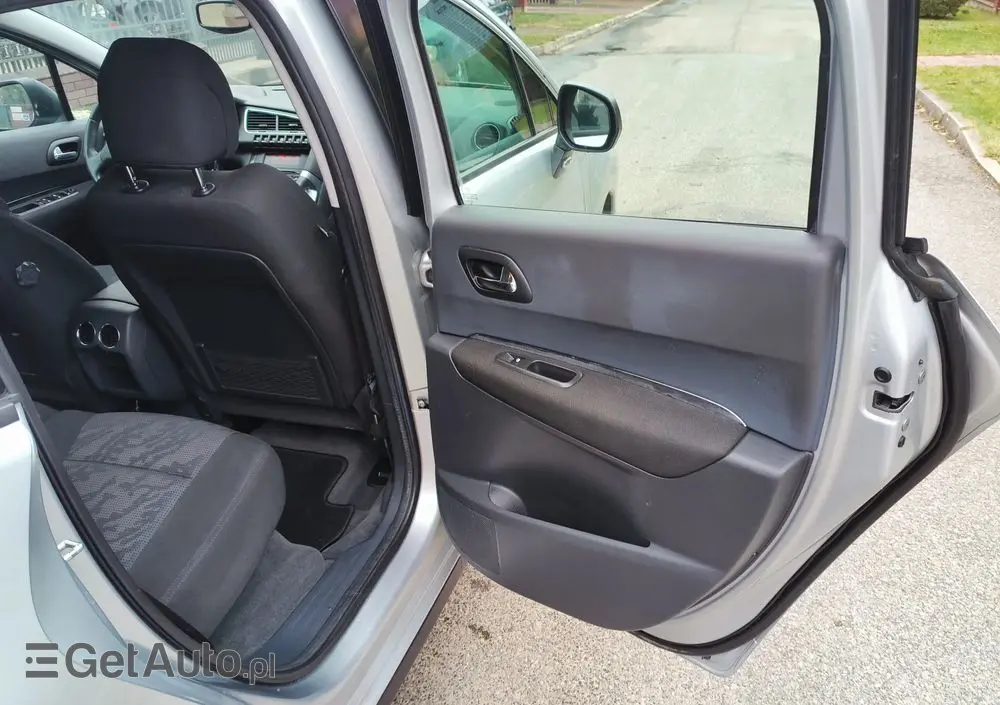 PEUGEOT 3008 1.6 Premium+