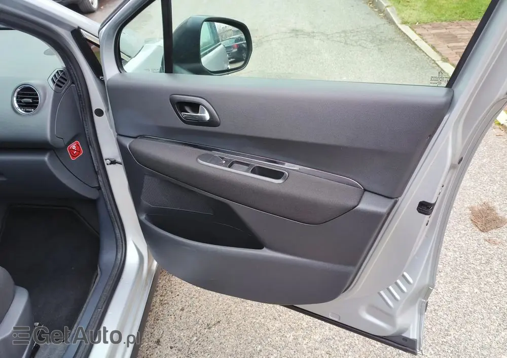 PEUGEOT 3008 1.6 Premium+