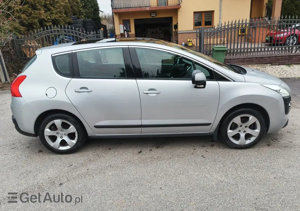 PEUGEOT 3008 1.6 Premium+