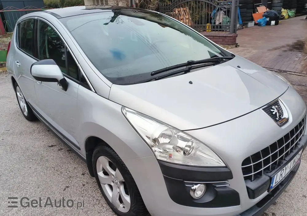 PEUGEOT 3008 1.6 Premium+