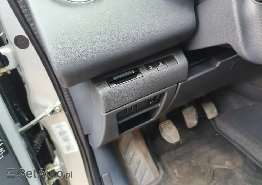 PEUGEOT 3008 1.6 Premium+