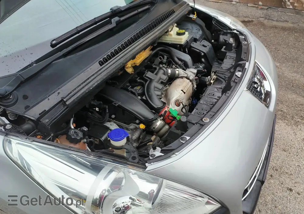 PEUGEOT 3008 1.6 Premium+