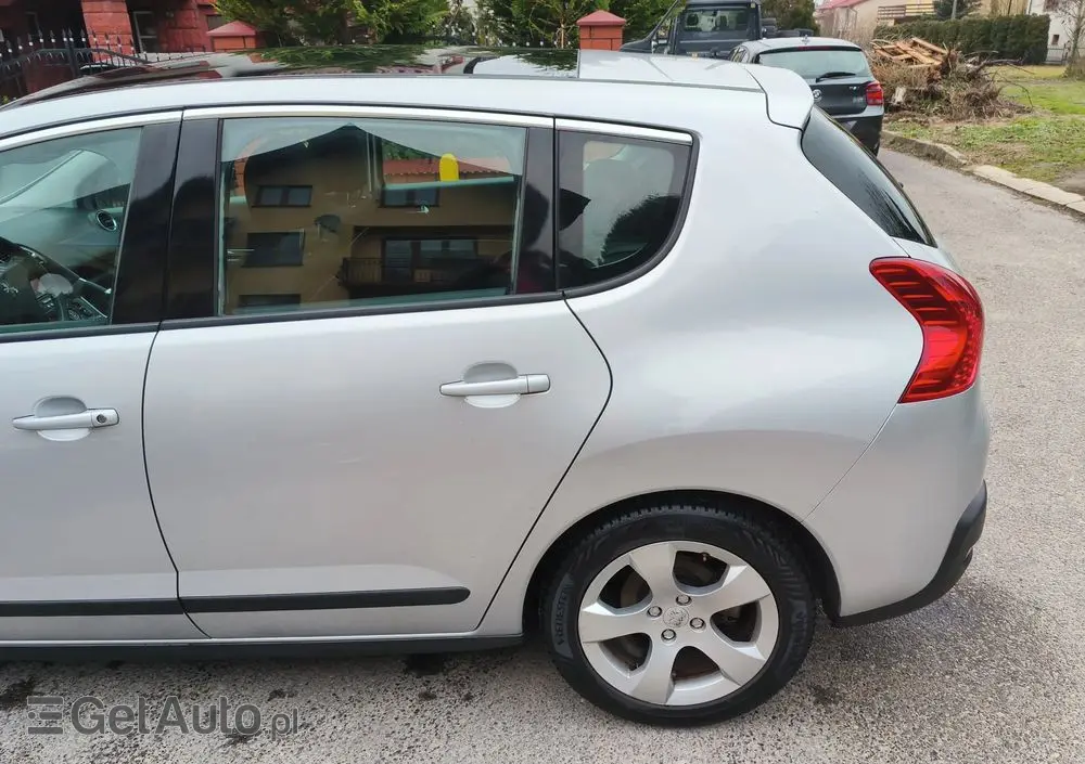 PEUGEOT 3008 1.6 Premium+