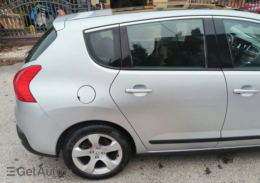 PEUGEOT 3008 1.6 Premium+