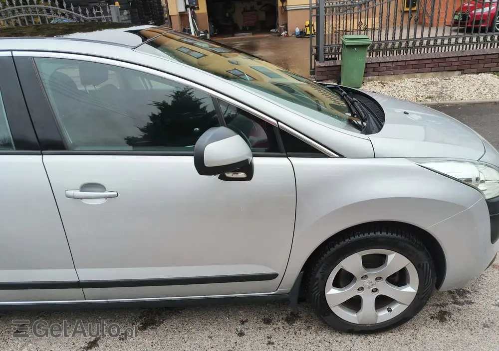 PEUGEOT 3008 1.6 Premium+