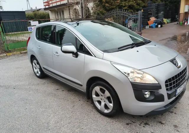 PEUGEOT 3008 1.6 Premium+