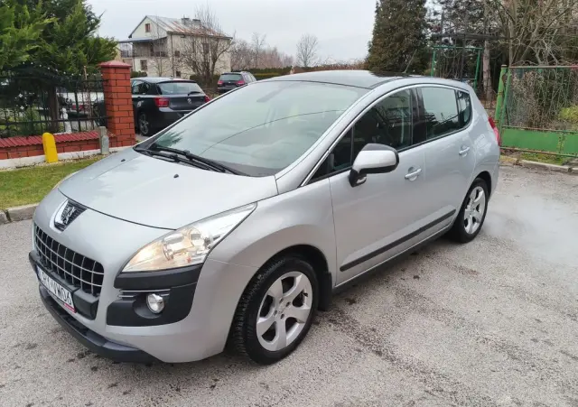 PEUGEOT 3008 1.6 Premium+