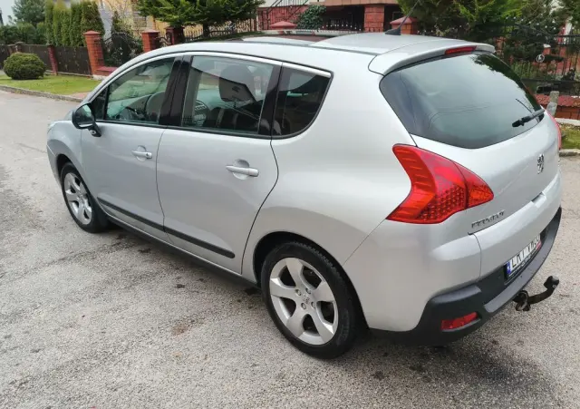 PEUGEOT 3008 1.6 Premium+