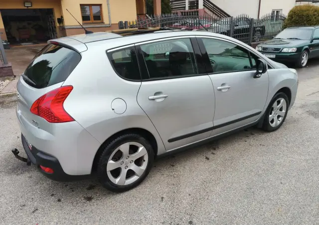 PEUGEOT 3008 1.6 Premium+