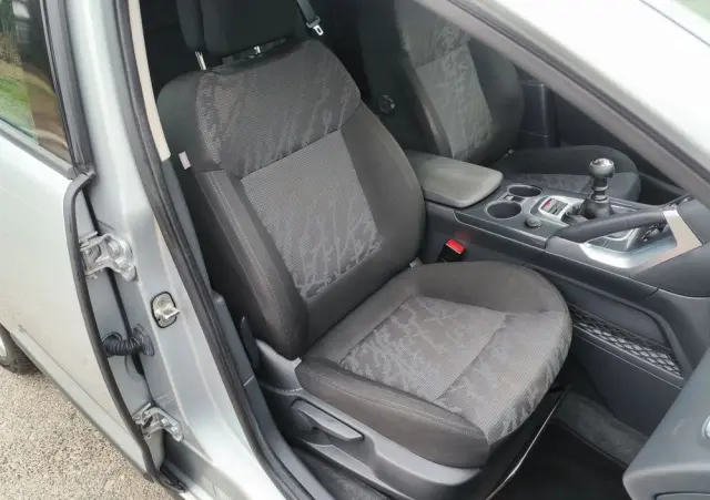 PEUGEOT 3008 1.6 Premium+