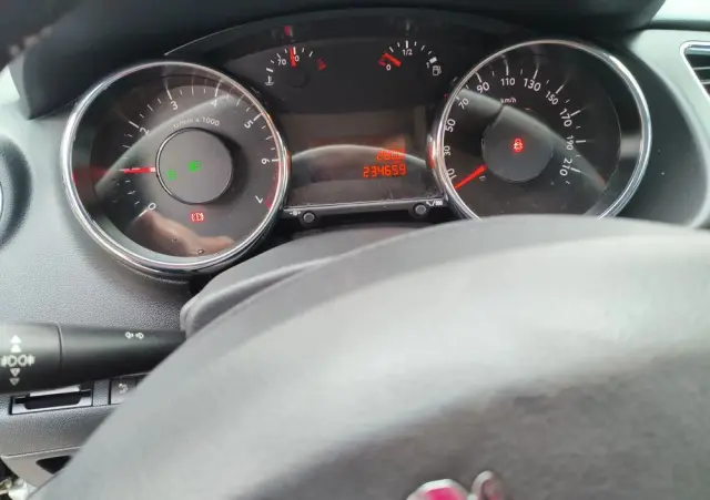 PEUGEOT 3008 1.6 Premium+