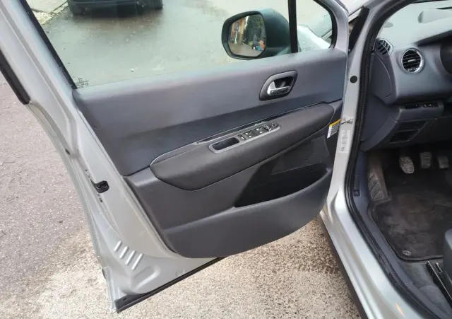 PEUGEOT 3008 1.6 Premium+