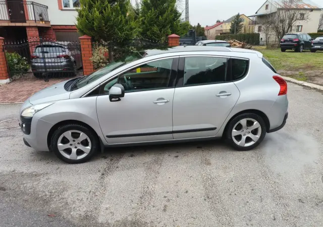 PEUGEOT 3008 1.6 Premium+