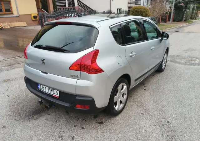 PEUGEOT 3008 1.6 Premium+