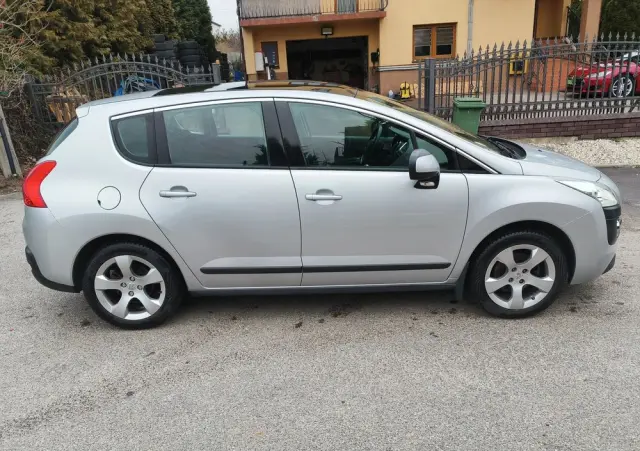 PEUGEOT 3008 1.6 Premium+