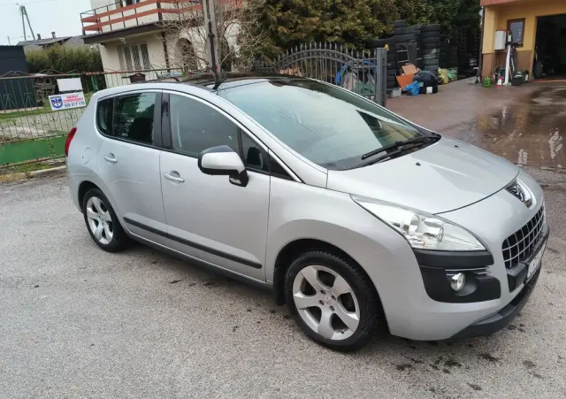 PEUGEOT 3008 1.6 Premium+