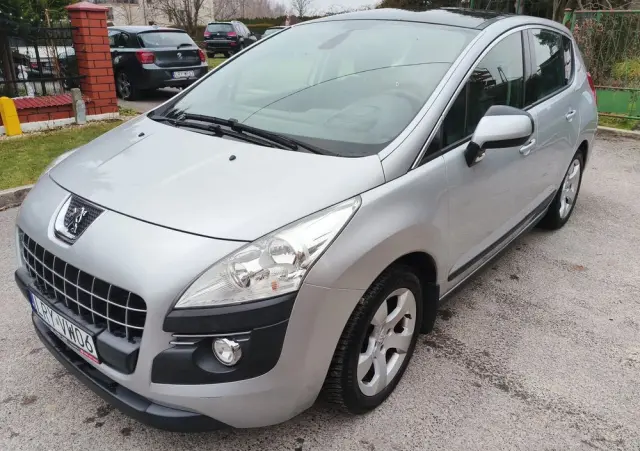 PEUGEOT 3008 1.6 Premium+