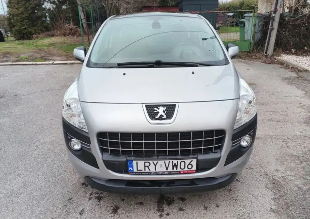 PEUGEOT 3008 1.6 Premium+