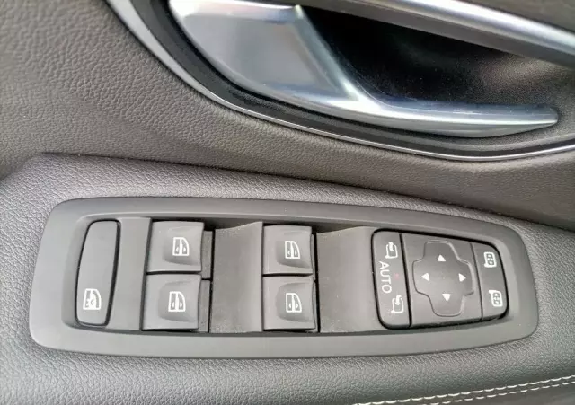 RENAULT Scenic BLUE dCi 120 LIMITED