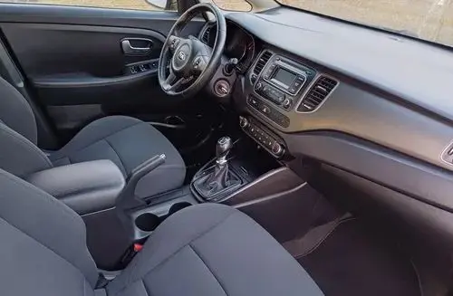 KIA Carens 